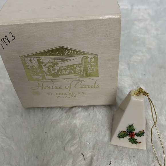 House of Cards 1983 Holly Porcelain Mini Bell Orna - Picture 1 of 3